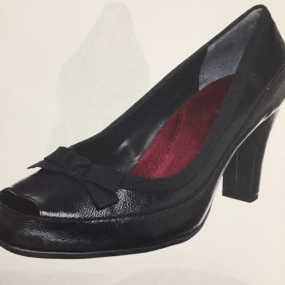 Aerosoles Black Leather Heels - Picture 6 of 8